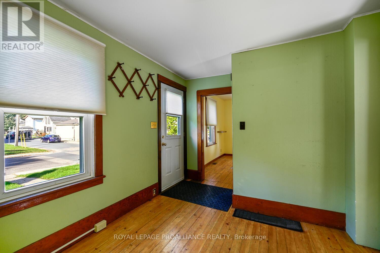 187 James Street E, Brockville, Ontario  K6V 1L4 - Photo 6 - X12451773