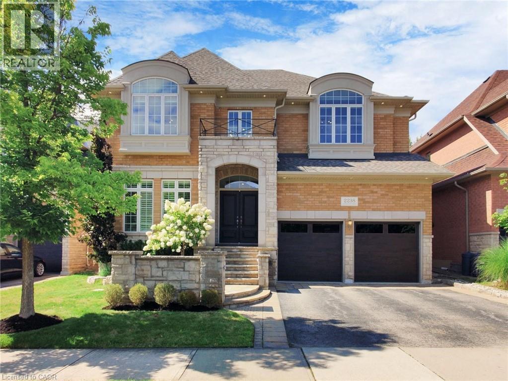 2238 Lyndhurst Drive, Oakville, Ontario  L6H 7V4 - Photo 2 - 40777404