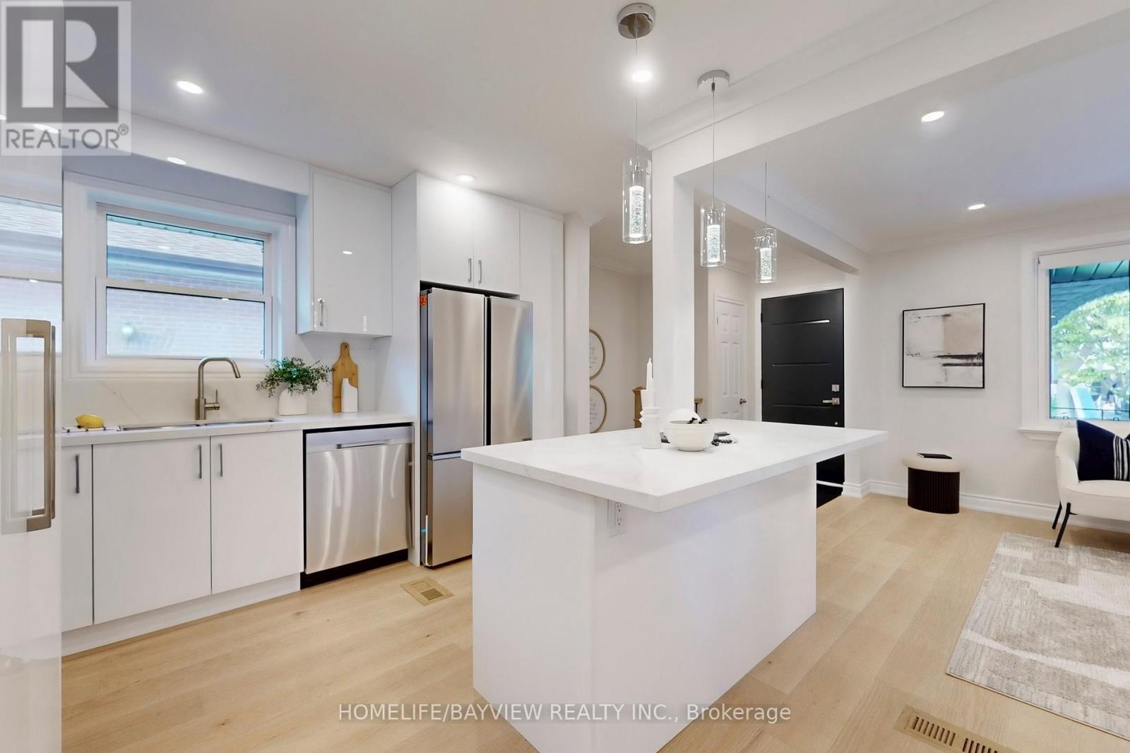313 CHURCHILL AVENUE, Toronto, Ontario
