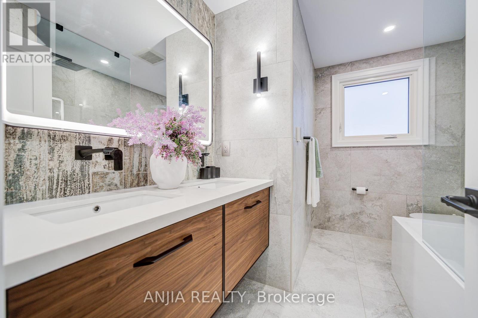 31 Holm Crescent, Markham (Aileen-Willowbrook), Ontario  L3T 5M4 - Photo 30 - N12451543