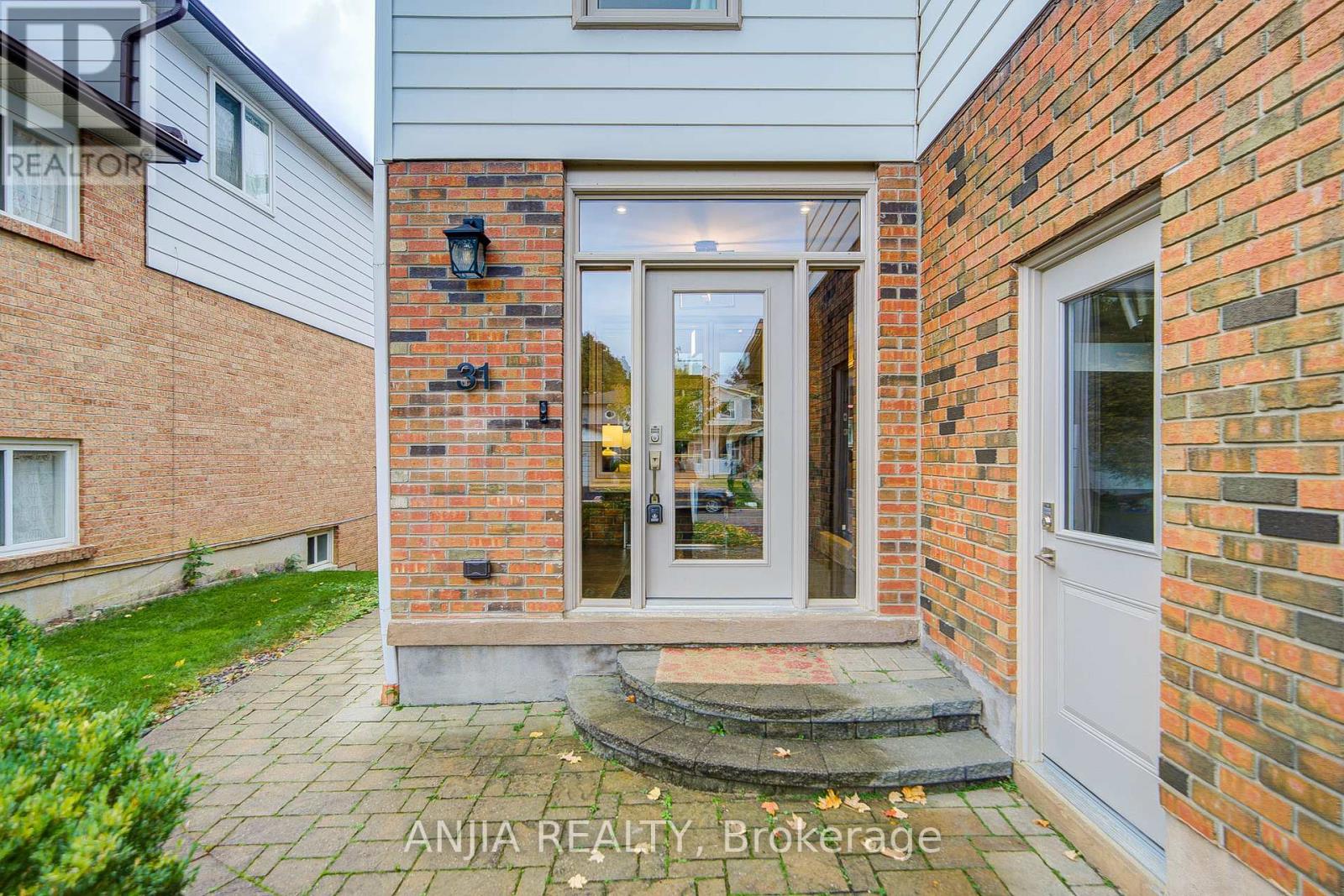 31 Holm Crescent, Markham (Aileen-Willowbrook), Ontario  L3T 5M4 - Photo 4 - N12451543