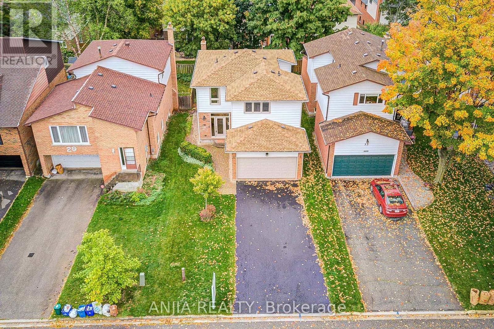 31 Holm Crescent, Markham (Aileen-Willowbrook), Ontario  L3T 5M4 - Photo 8 - N12451543