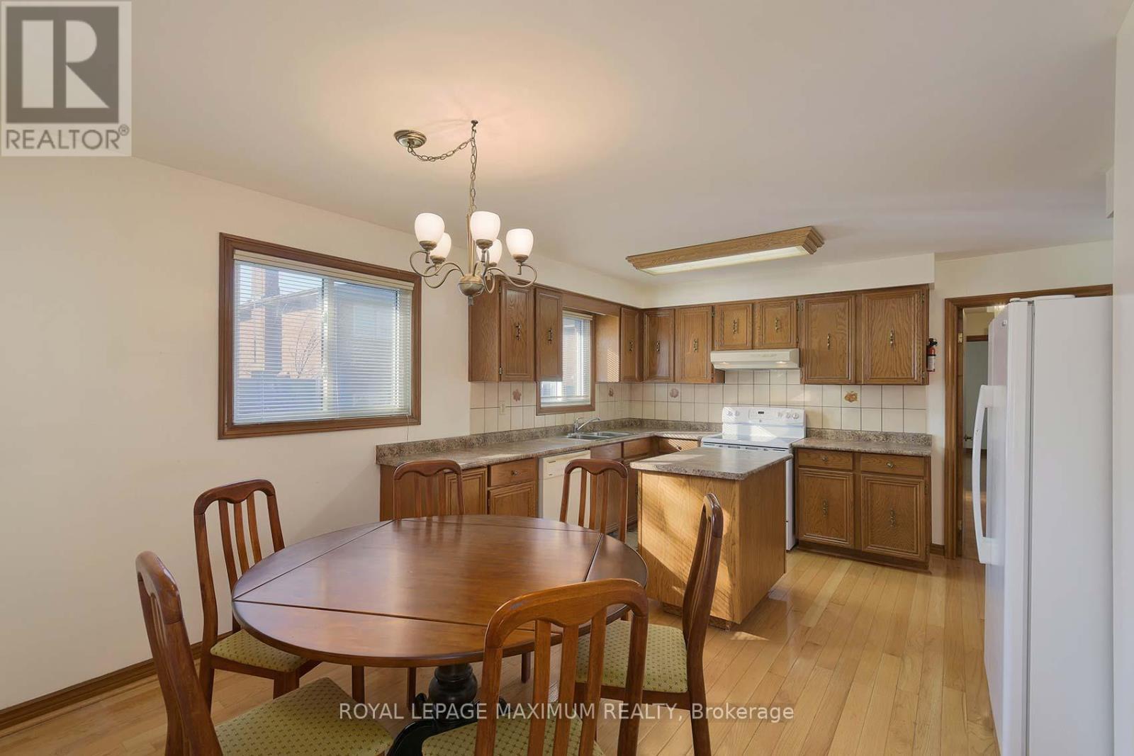 42 Kaiser Drive, Vaughan (West Woodbridge), Ontario  L4L 3V4 - Photo 10 - N12451547