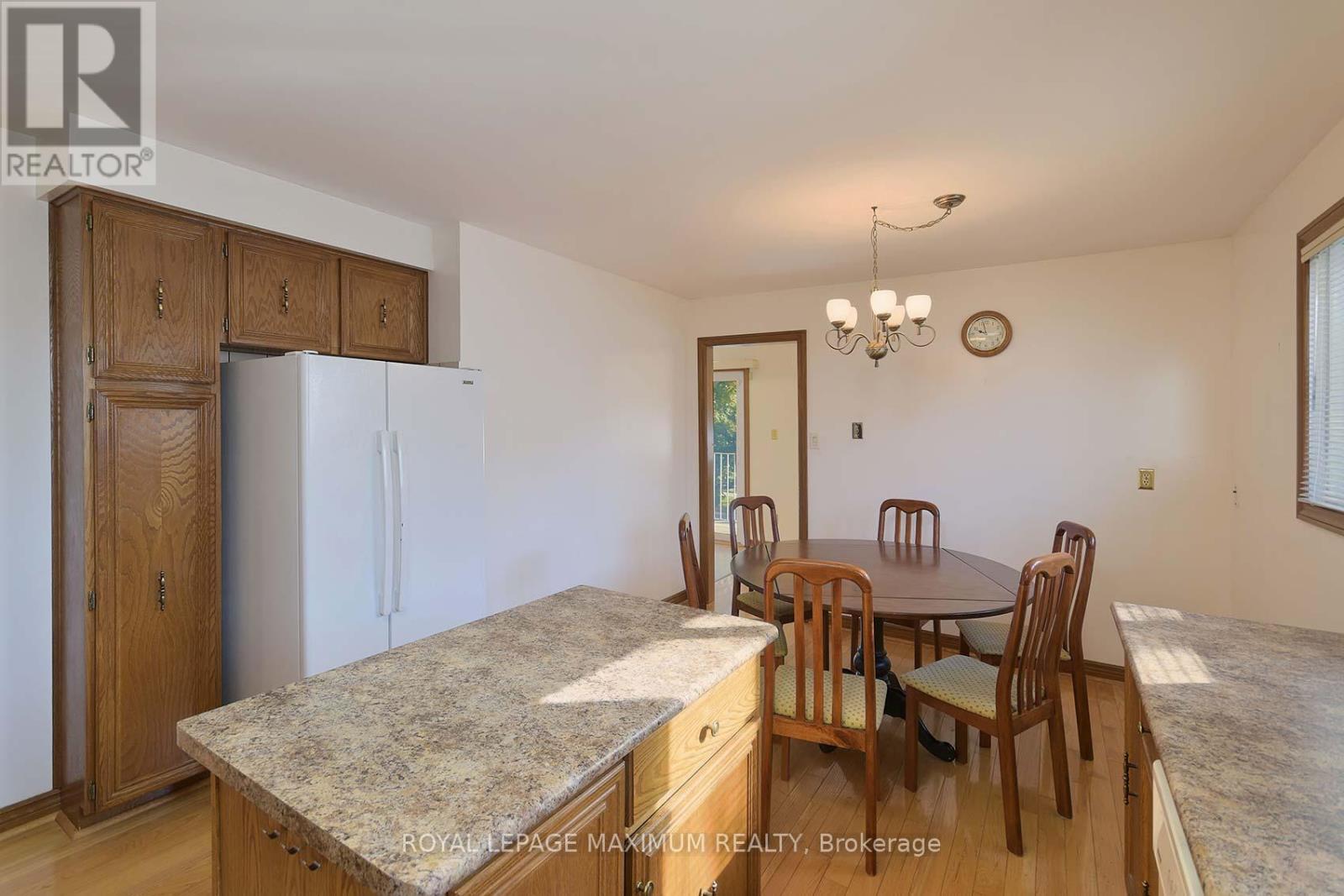 42 Kaiser Drive, Vaughan (West Woodbridge), Ontario  L4L 3V4 - Photo 11 - N12451547