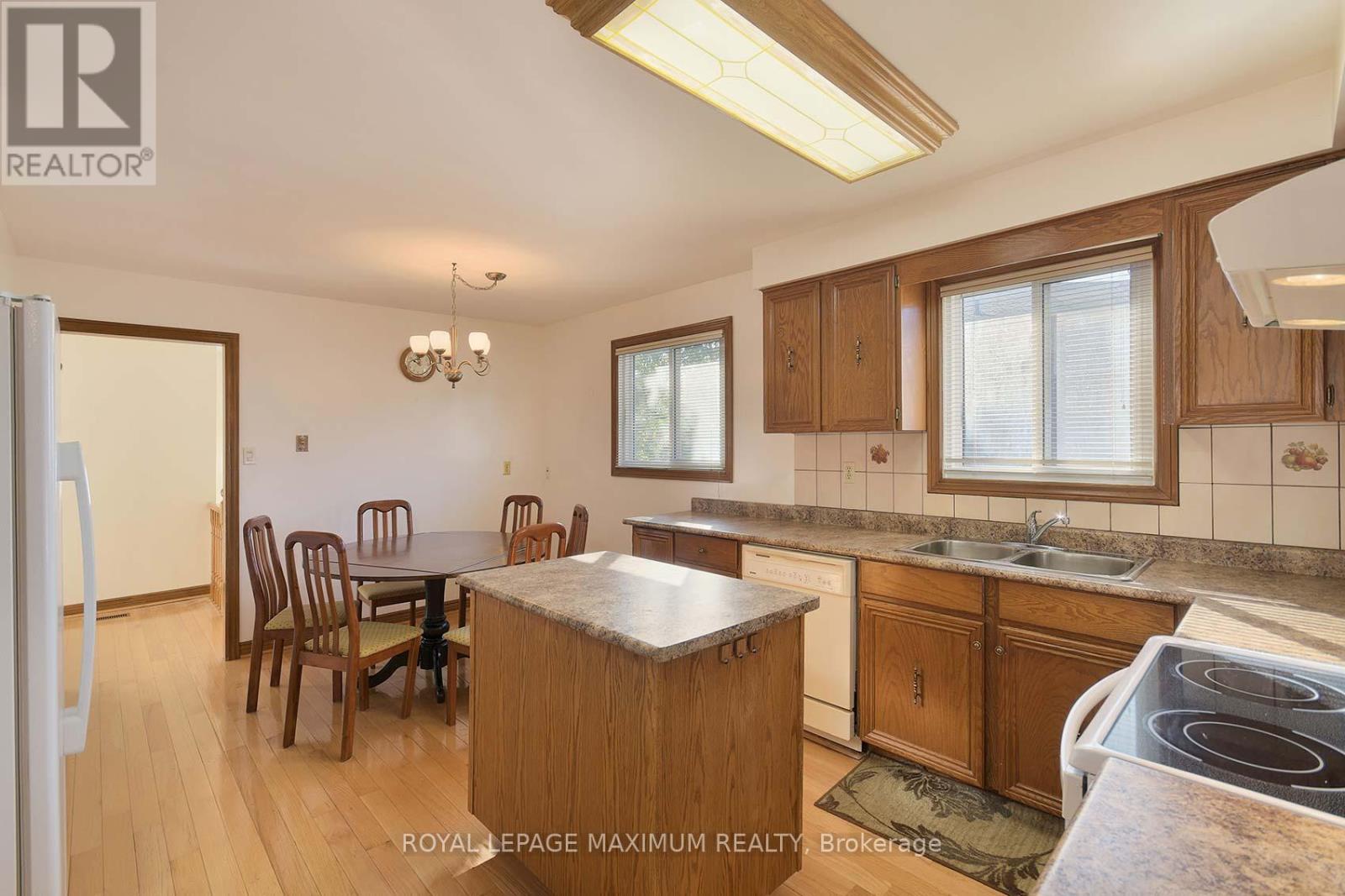 42 Kaiser Drive, Vaughan (West Woodbridge), Ontario  L4L 3V4 - Photo 13 - N12451547