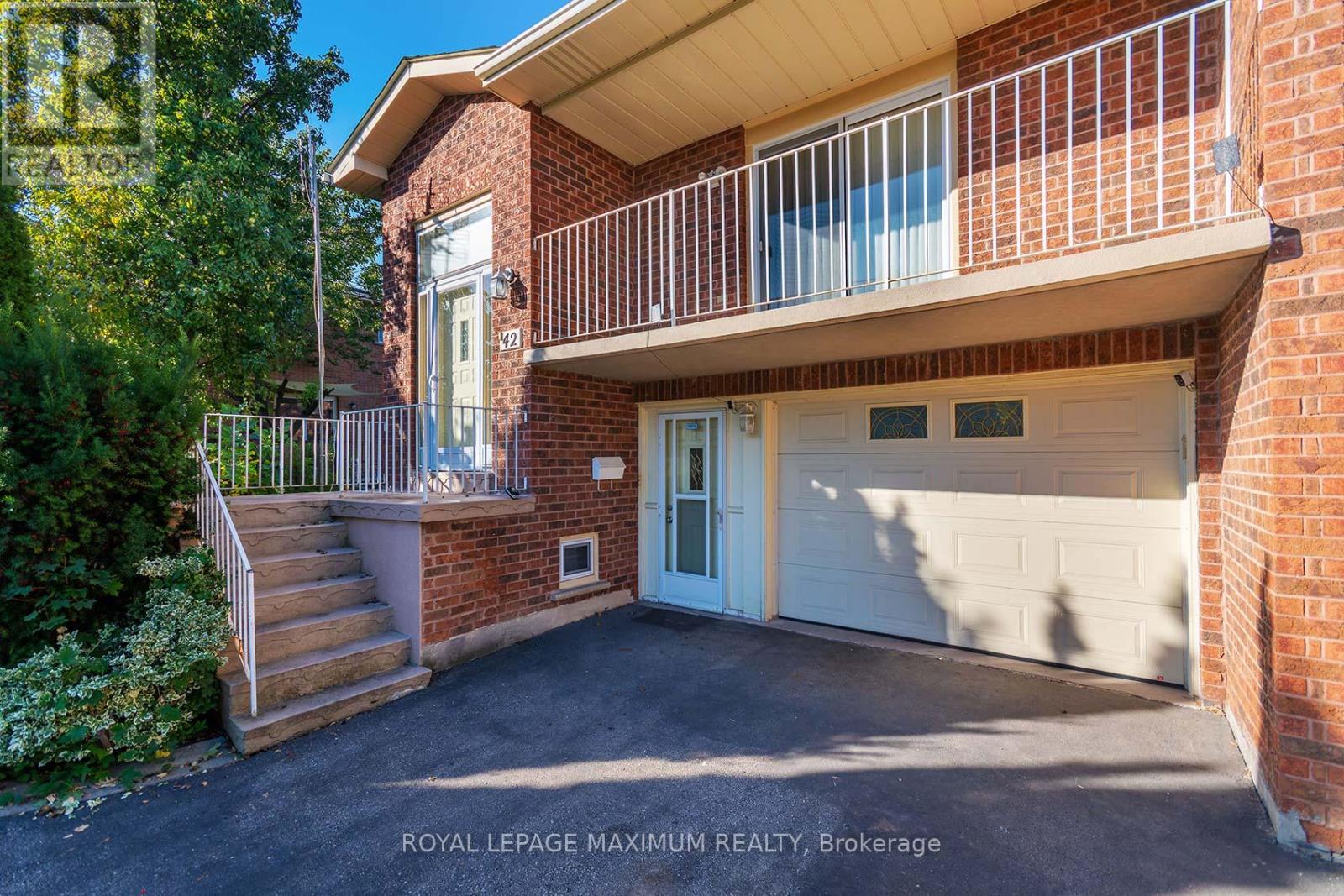 42 Kaiser Drive, Vaughan (West Woodbridge), Ontario  L4L 3V4 - Photo 2 - N12451547