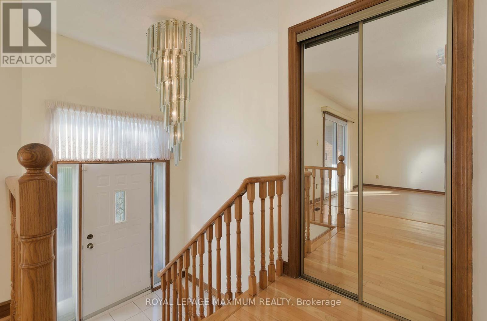42 Kaiser Drive, Vaughan (West Woodbridge), Ontario  L4L 3V4 - Photo 4 - N12451547