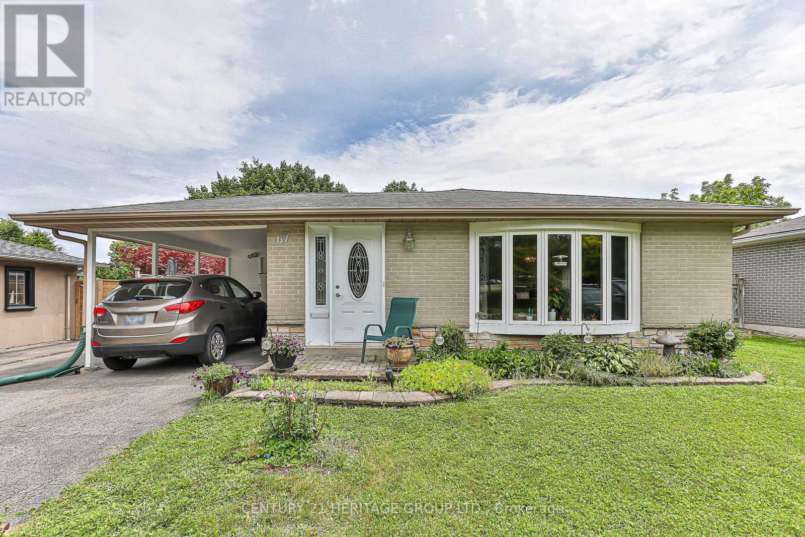 67 Devins Drive, Aurora (Aurora Heights), Ontario  L4G 2Z5 - Photo 2 - N12451567