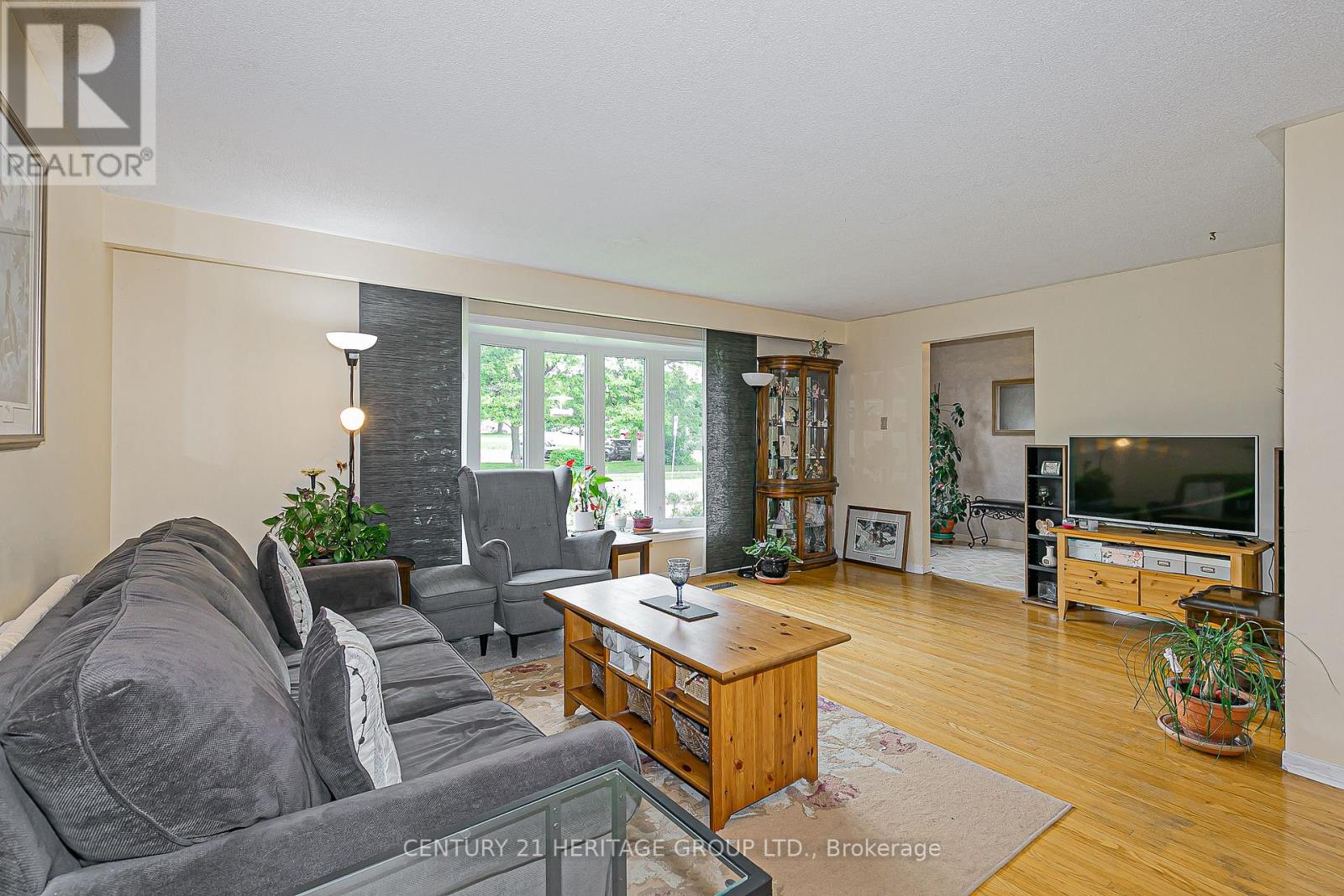 67 Devins Drive, Aurora (Aurora Heights), Ontario  L4G 2Z5 - Photo 6 - N12451567