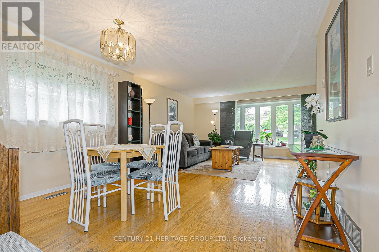 67 Devins Drive, Aurora (Aurora Heights), Ontario  L4G 2Z5 - Photo 7 - N12451567