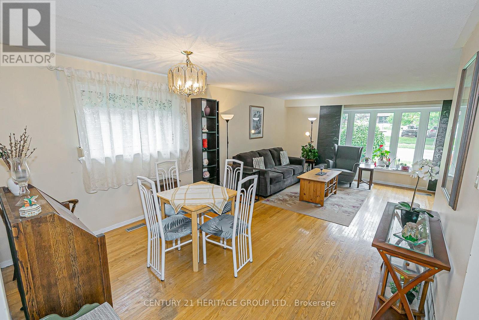67 Devins Drive, Aurora (Aurora Heights), Ontario  L4G 2Z5 - Photo 8 - N12451567