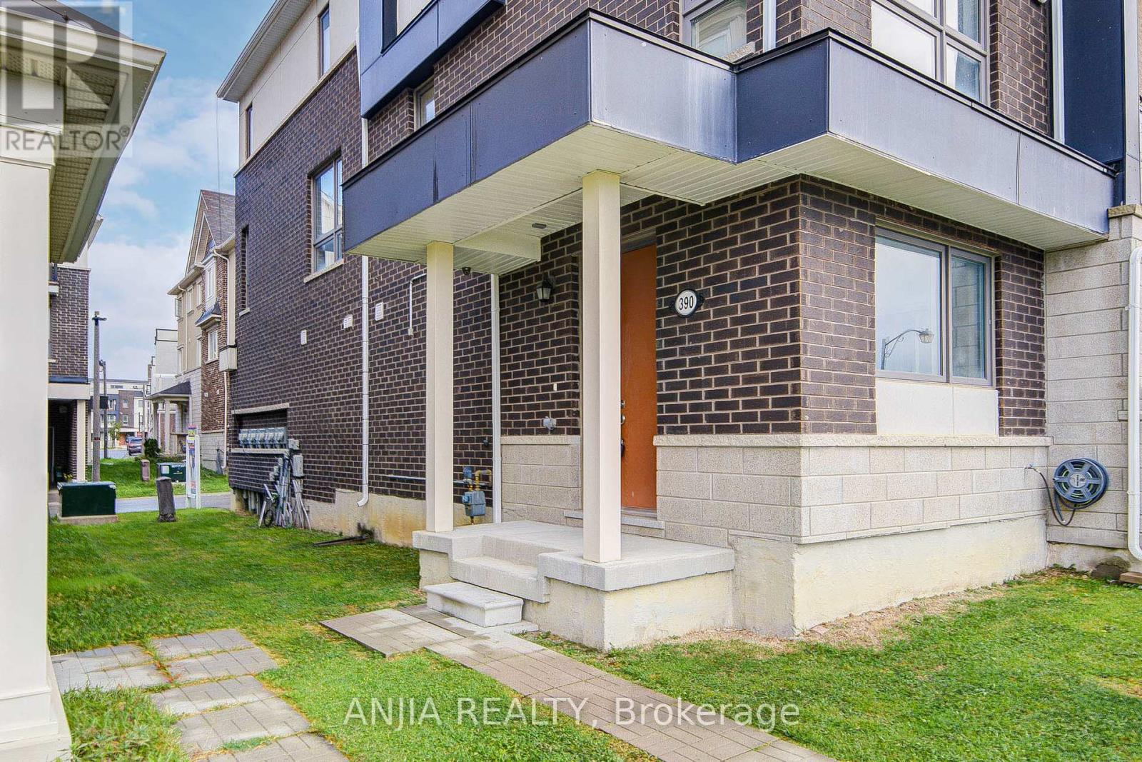 390 Arthur Bonner Avenue, Markham (Cornell), Ontario  L6B 1N1 - Photo 4 - N12451611