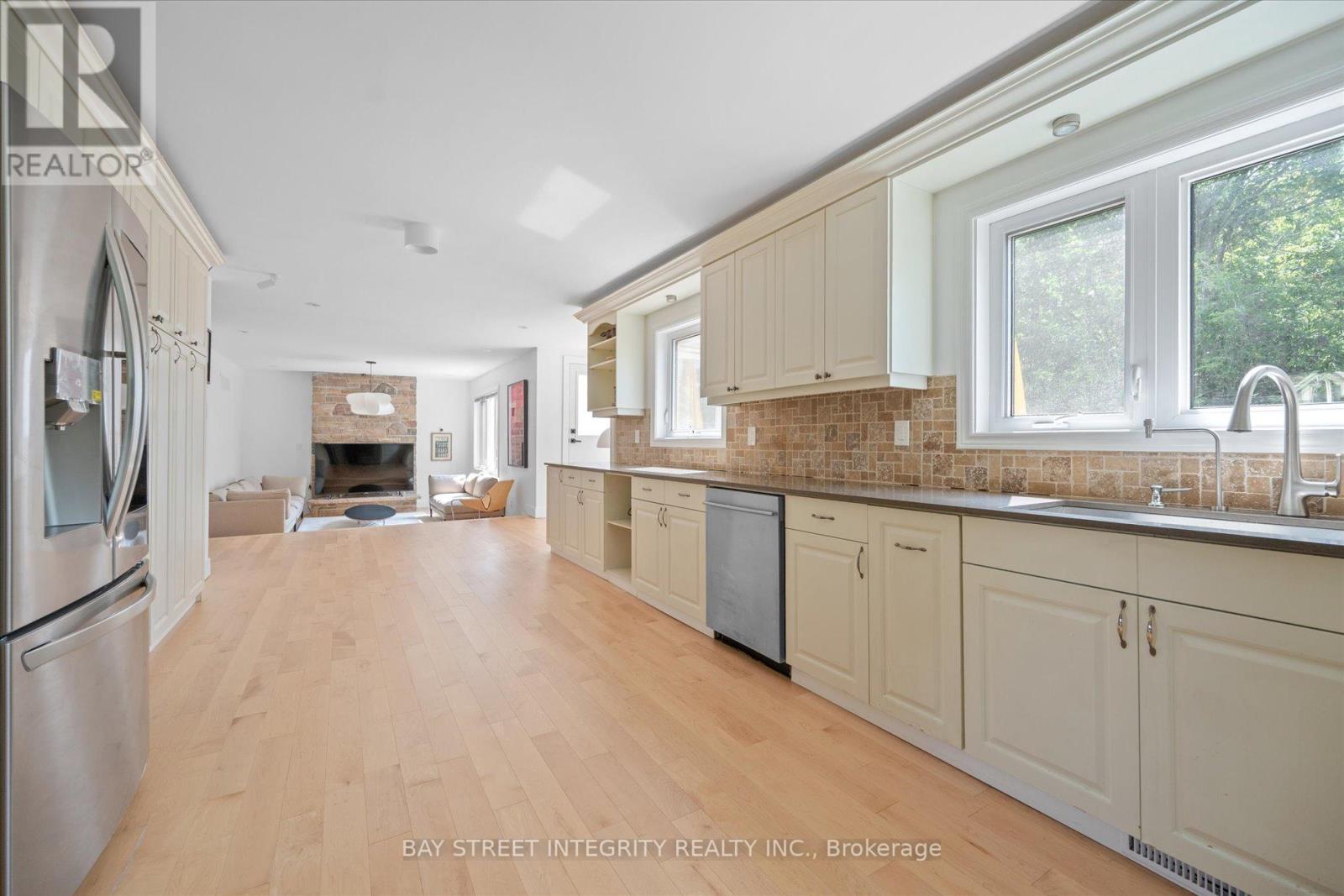 197 Garden Avenue, Richmond Hill, Ontario  L4C 6L8 - Photo 13 - N12451641