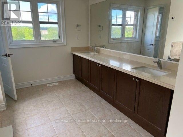 38 Brucefield Court, Whitchurch-Stouffville, Ontario  L4A 1V5 - Photo 17 - N12451660