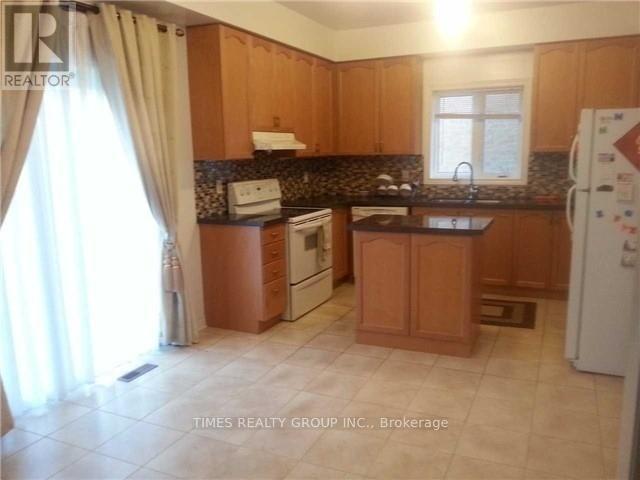 516 Pleasant Ridge Avenue, Vaughan, Ontario  L4J 8X3 - Photo 2 - N12451667