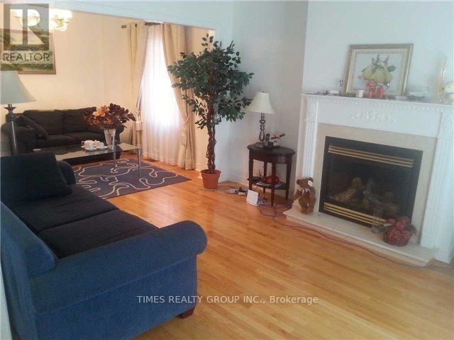 516 Pleasant Ridge Avenue, Vaughan, Ontario  L4J 8X3 - Photo 3 - N12451667