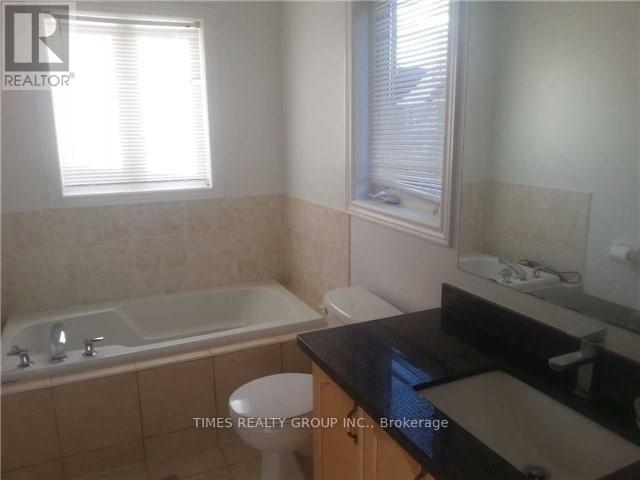 516 Pleasant Ridge Avenue, Vaughan, Ontario  L4J 8X3 - Photo 7 - N12451667