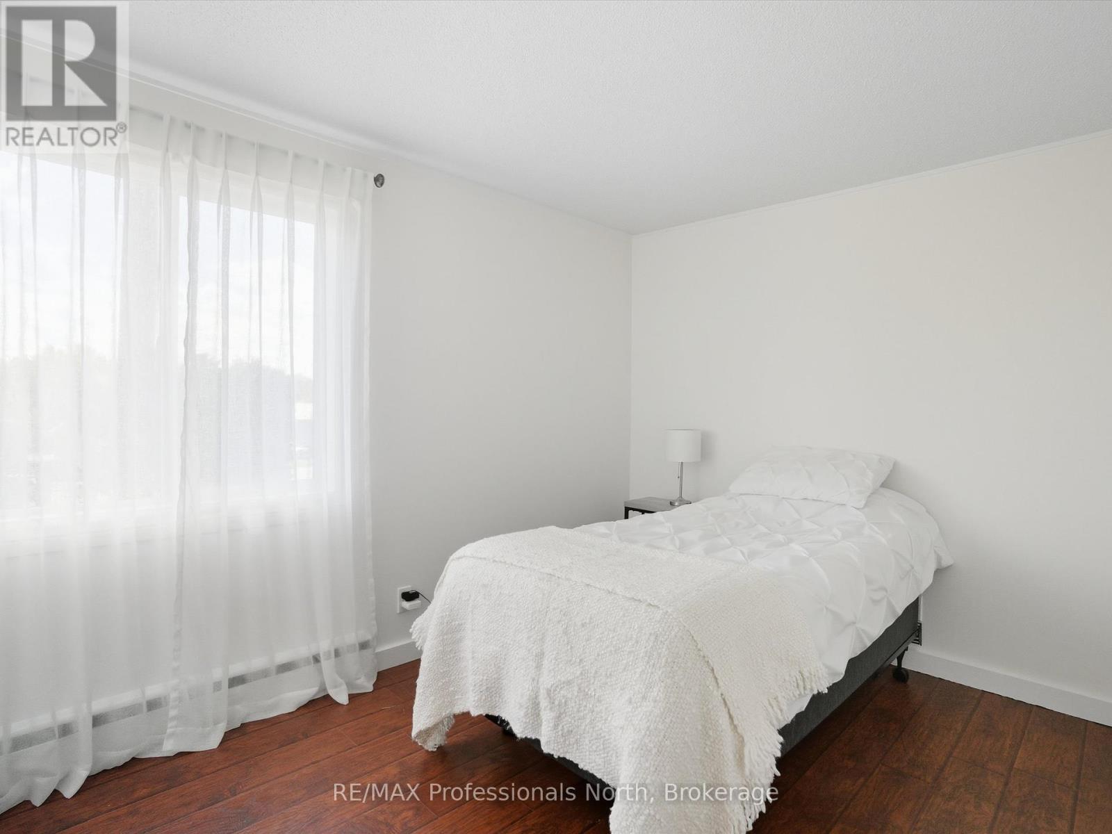 182 Holditch Street, Bracebridge (Macaulay), Ontario  P1L 1E9 - Photo 12 - X12451758