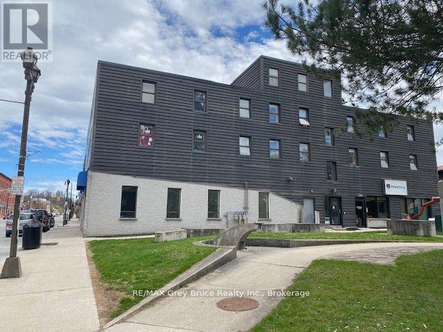 153 8th Street E, Owen Sound, Ontario  N4K 2C6 - Photo 8 - X12451760