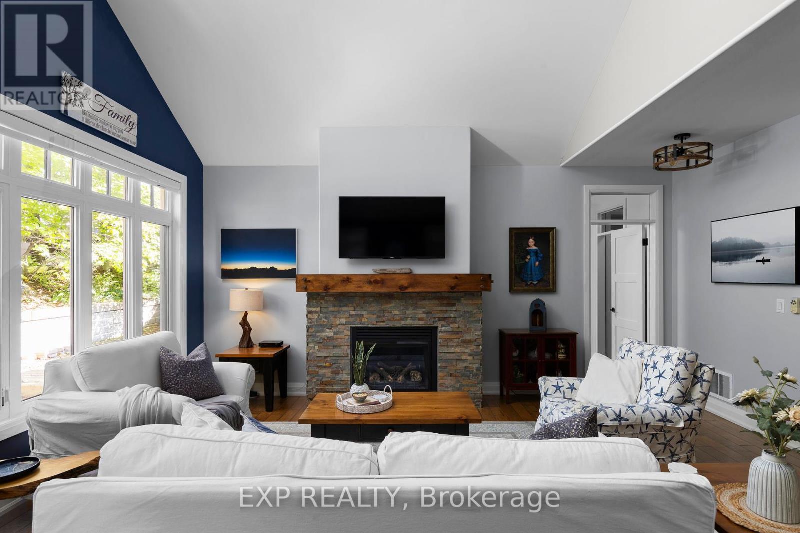 37 Landscape Drive, Oro-Medonte, Ontario  L0L 2L0 - Photo 13 - S12451598