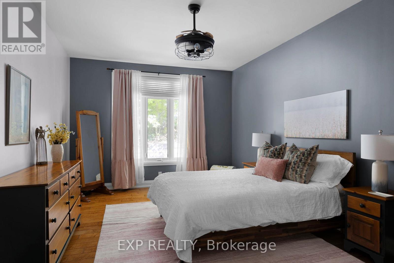 37 Landscape Drive, Oro-Medonte, Ontario  L0L 2L0 - Photo 14 - S12451598