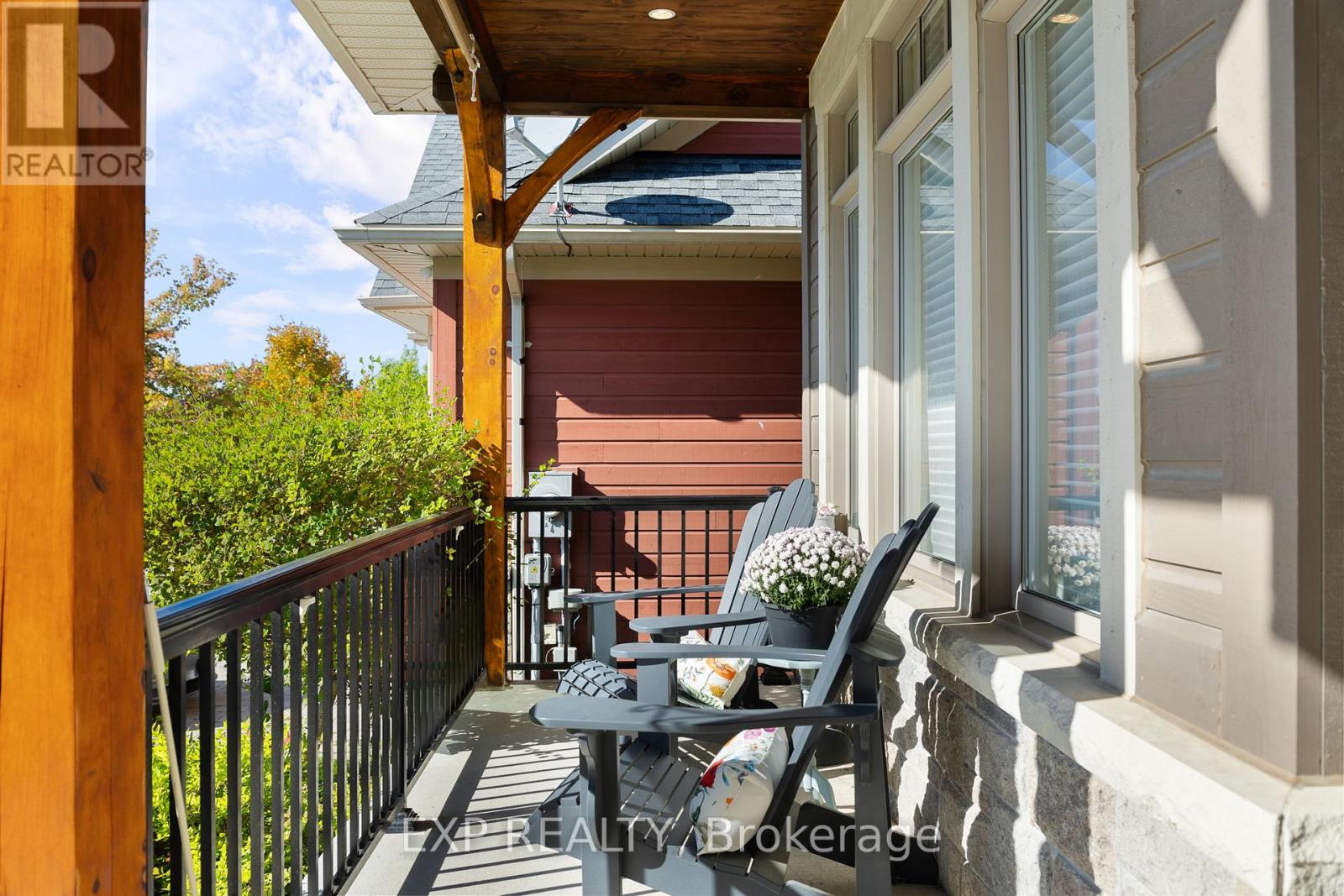 37 Landscape Drive, Oro-Medonte, Ontario  L0L 2L0 - Photo 2 - S12451598