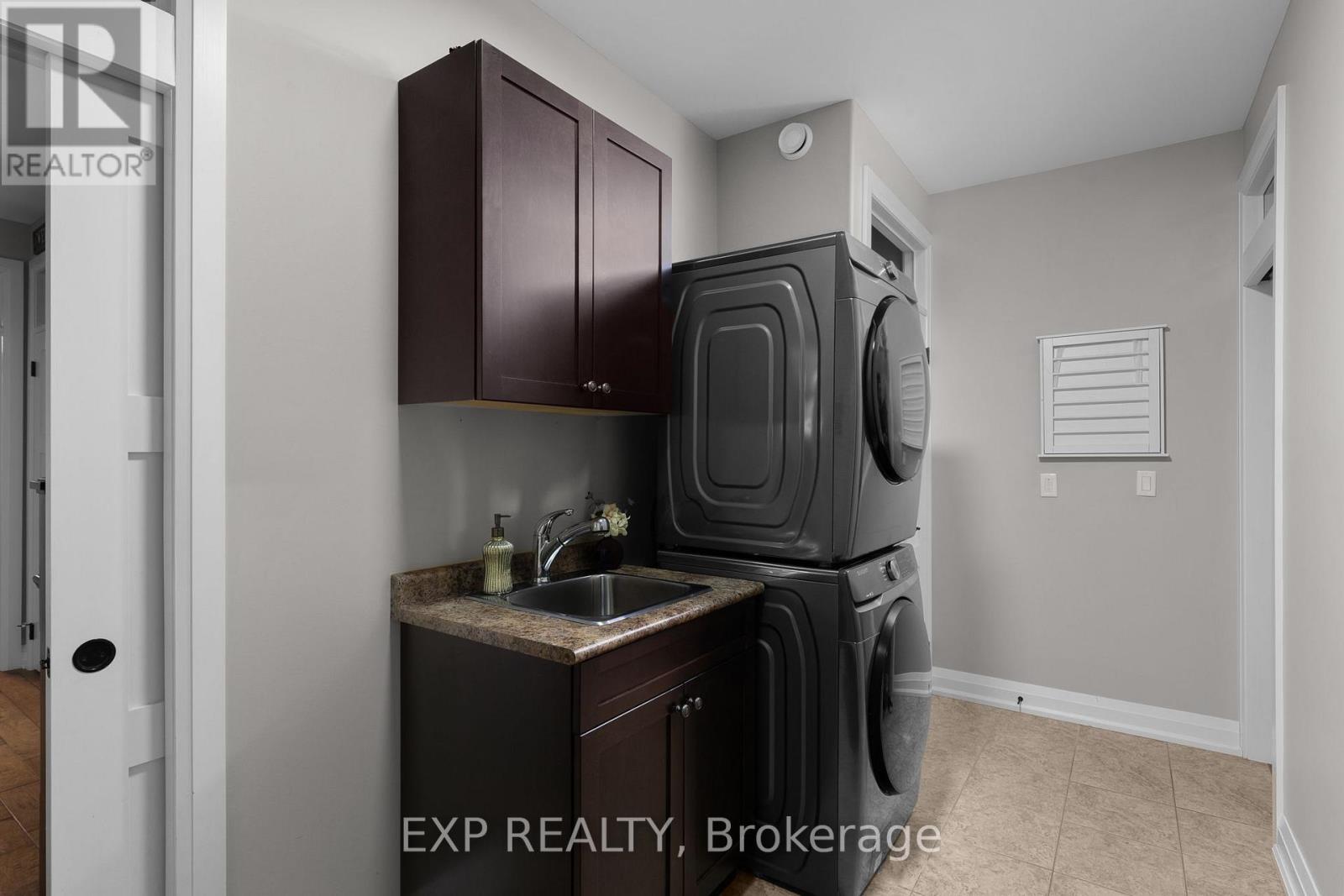 37 Landscape Drive, Oro-Medonte, Ontario  L0L 2L0 - Photo 20 - S12451598