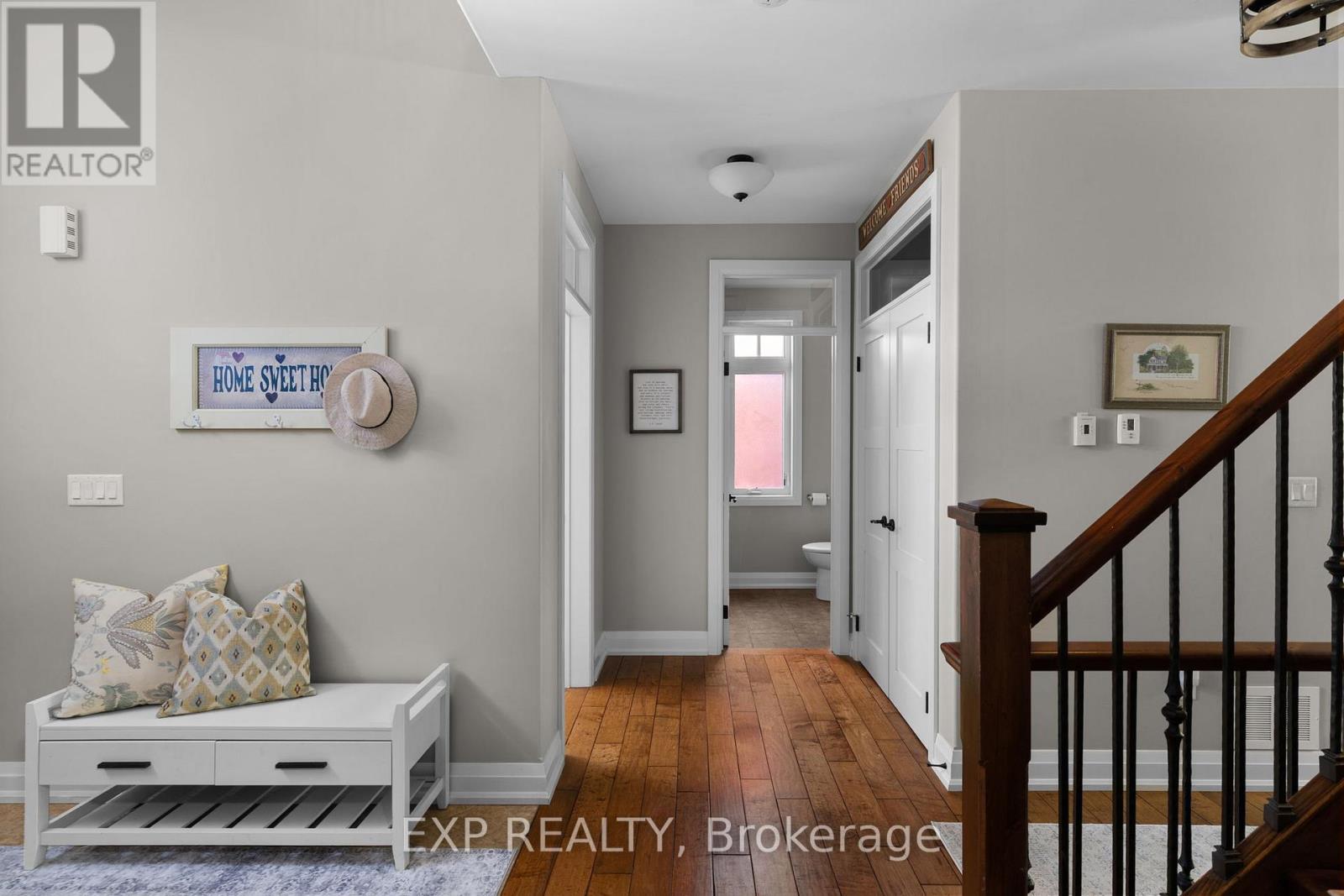 37 Landscape Drive, Oro-Medonte, Ontario  L0L 2L0 - Photo 4 - S12451598