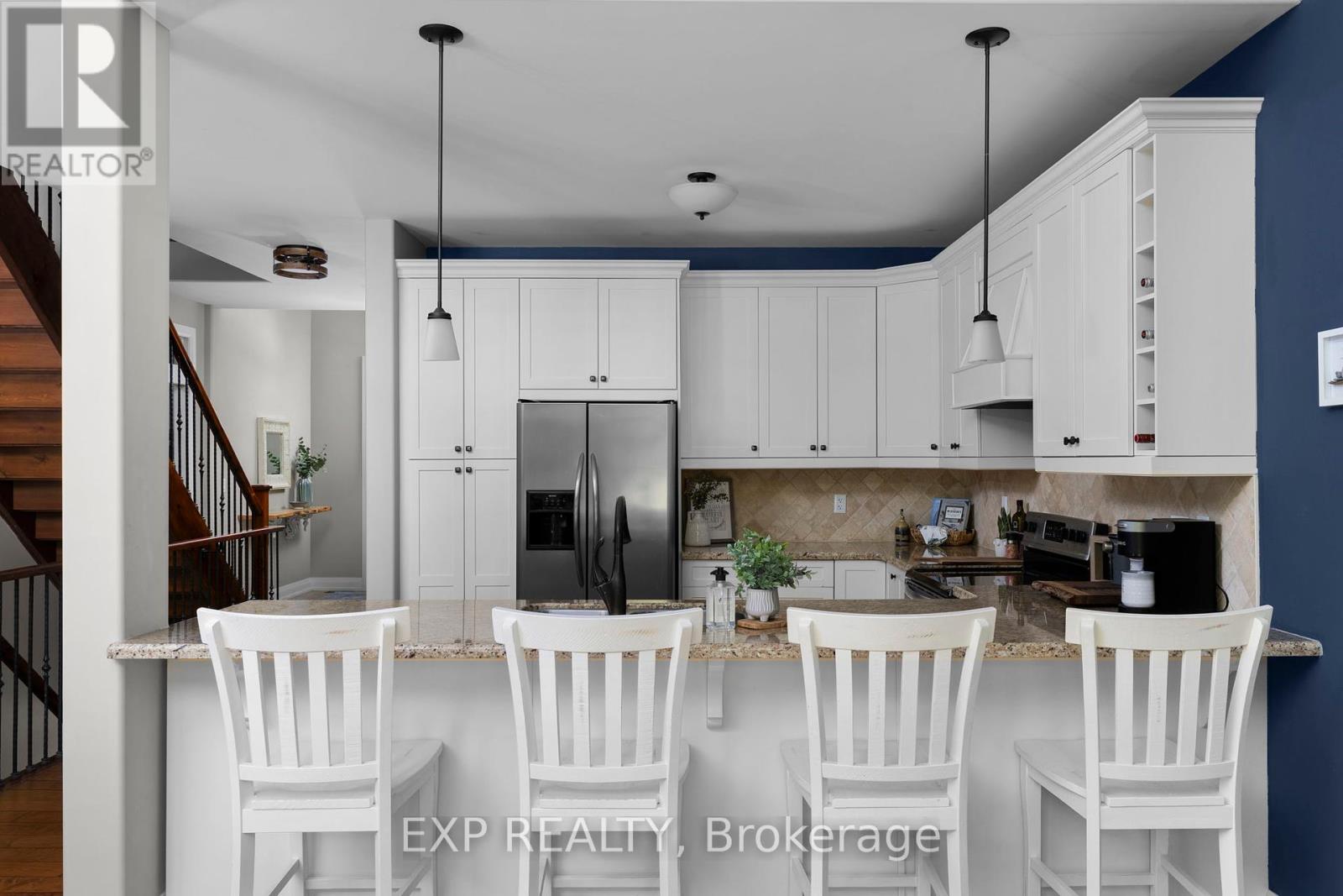 37 Landscape Drive, Oro-Medonte, Ontario  L0L 2L0 - Photo 6 - S12451598