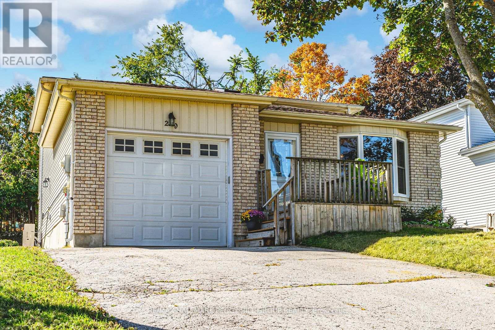 29 First Street, Orillia, Ontario  L3V 4A8 - Photo 1 - S12451648