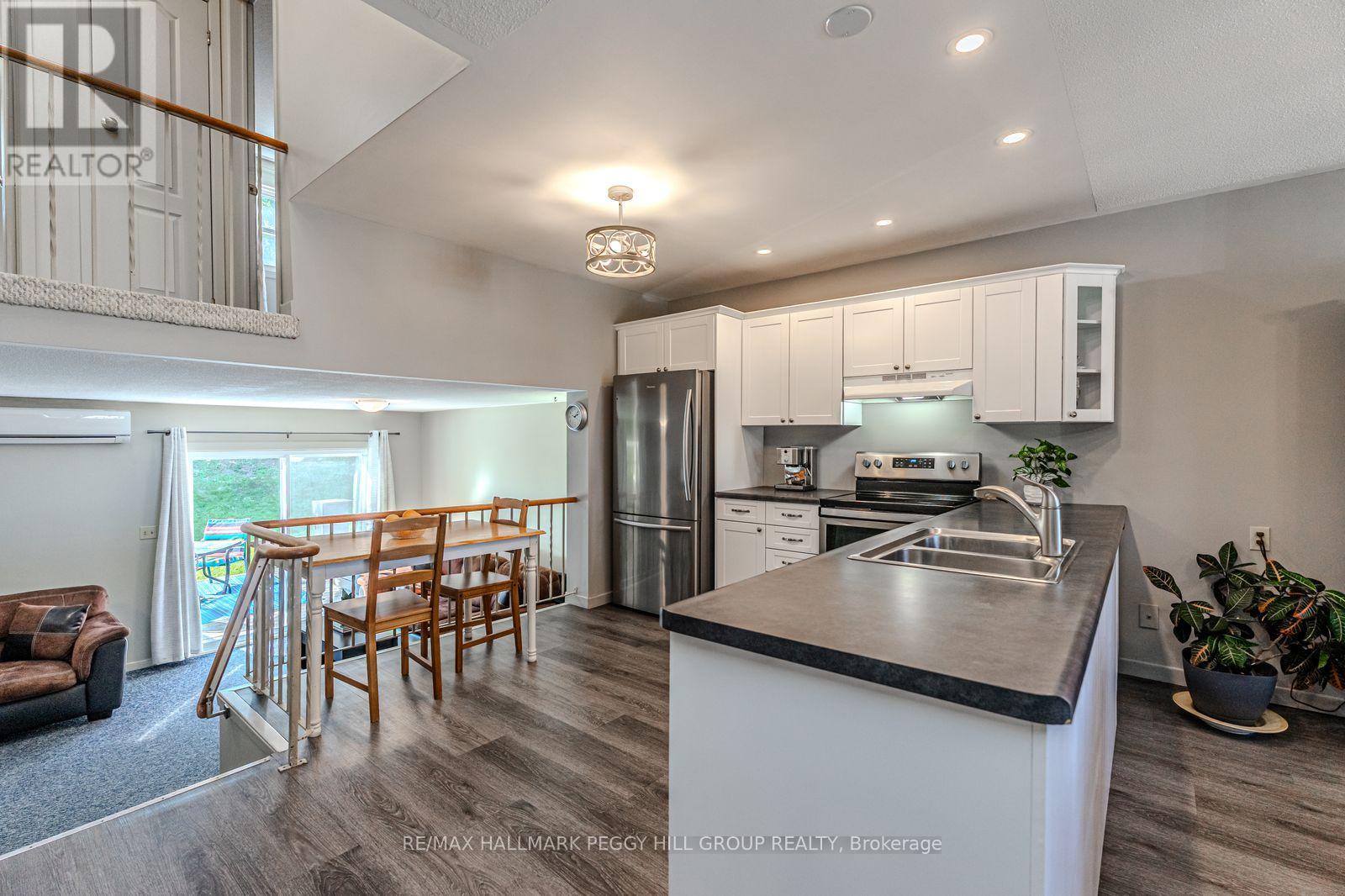 29 First Street, Orillia, Ontario  L3V 4A8 - Photo 3 - S12451648