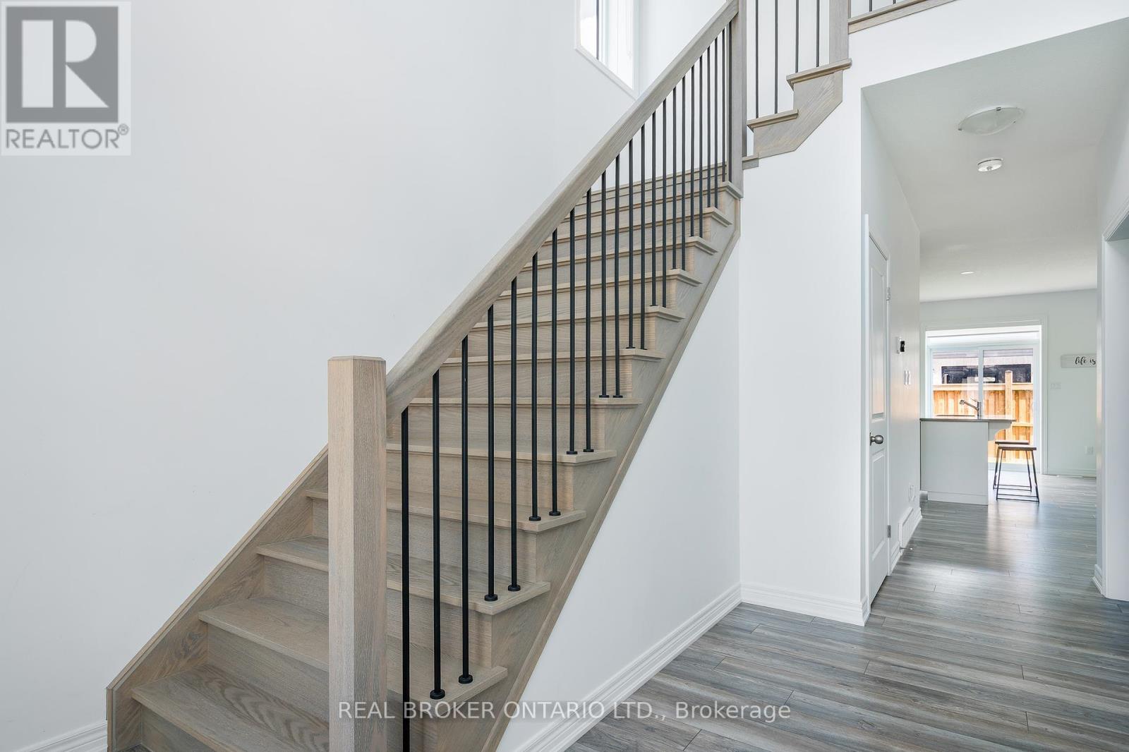 23 Kerr Street, Collingwood, Ontario  L9Y 4B6 - Photo 7 - S12451653