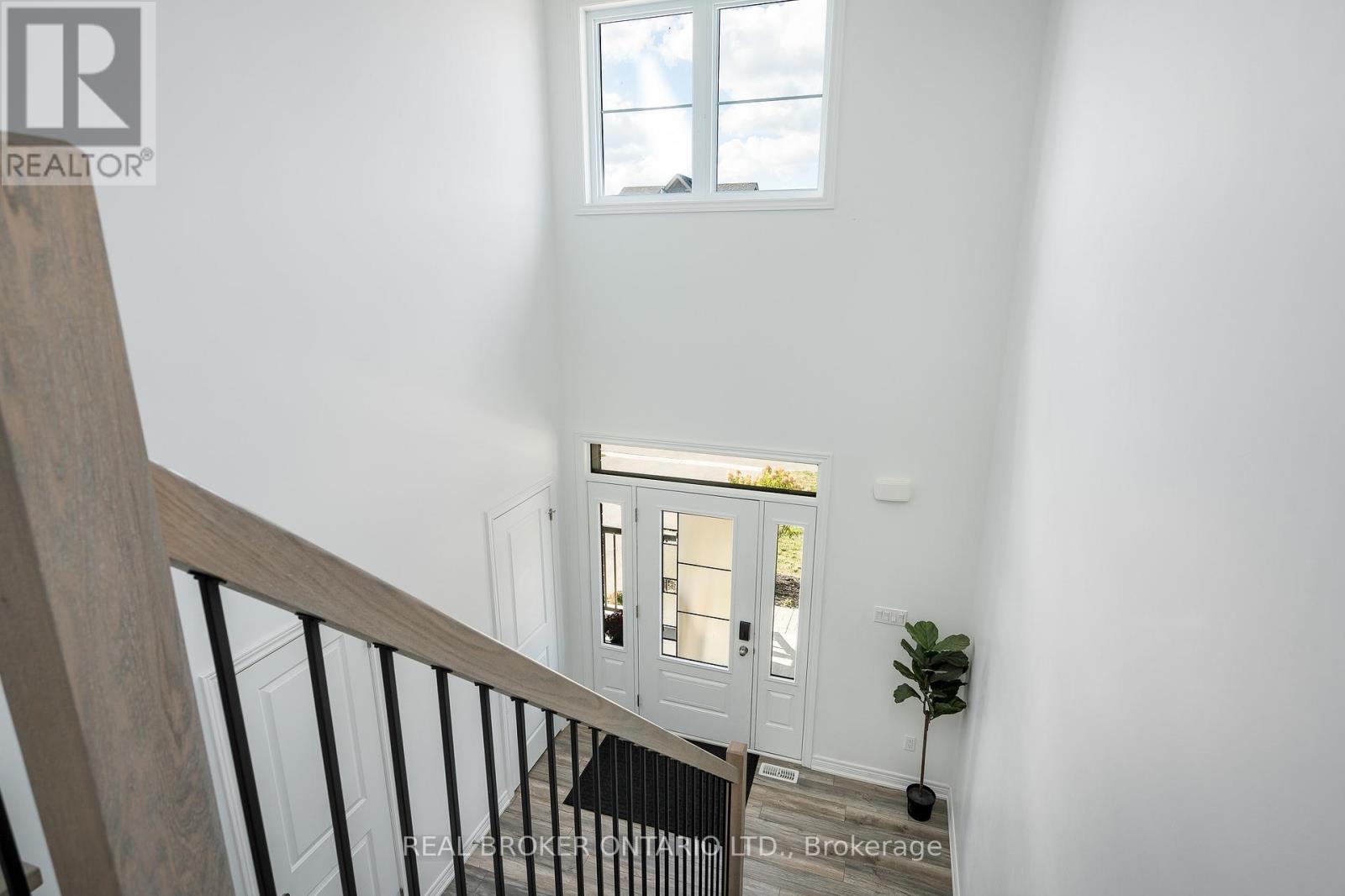 23 Kerr Street, Collingwood, Ontario  L9Y 4B6 - Photo 8 - S12451653