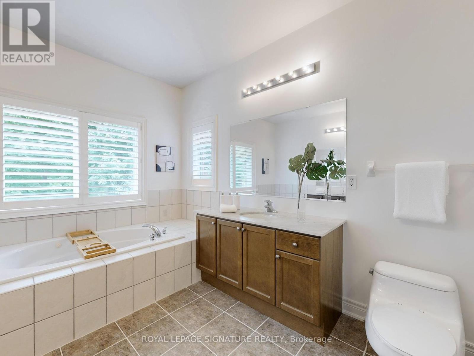 2238 Lyndhurst Drive, Oakville, Ontario  L6H 7V4 - Photo 29 - W12450862