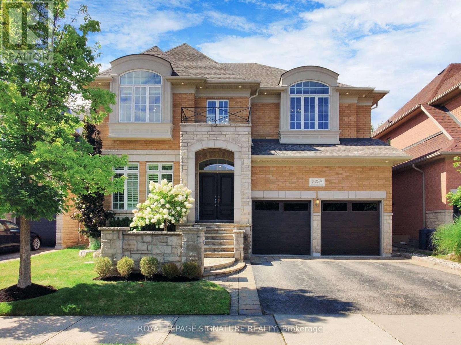 2238 Lyndhurst Drive, Oakville, Ontario  L6H 7V4 - Photo 2 - W12450862