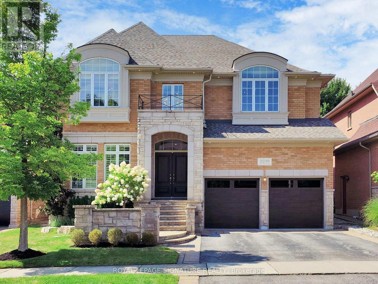 2238 Lyndhurst Drive, Oakville, Ontario  L6H 7V4 - Photo 3 - W12450862