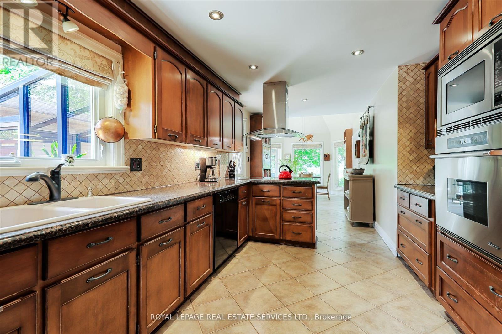 15624 Hurontario Street, Caledon, Ontario  L7C 2C4 - Photo 17 - W12451339