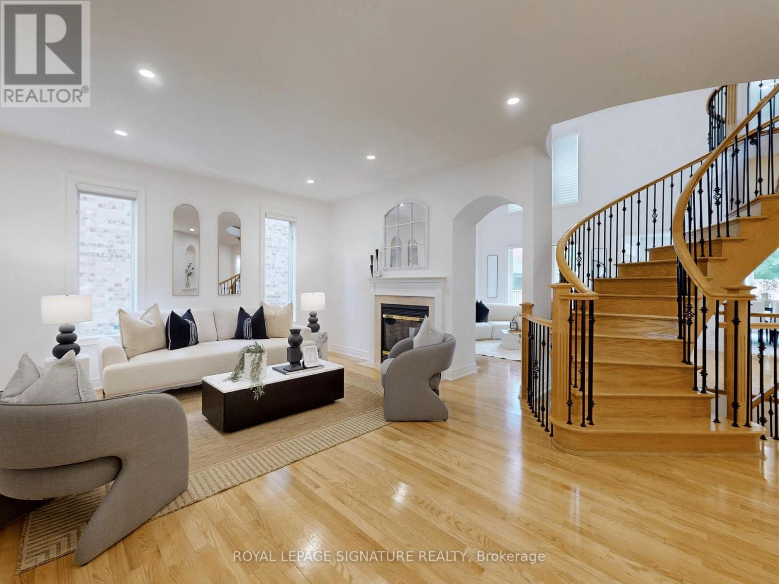 2238 Lyndhurst Drive, Oakville, Ontario  L6H 7V4 - Photo 6 - W12450862