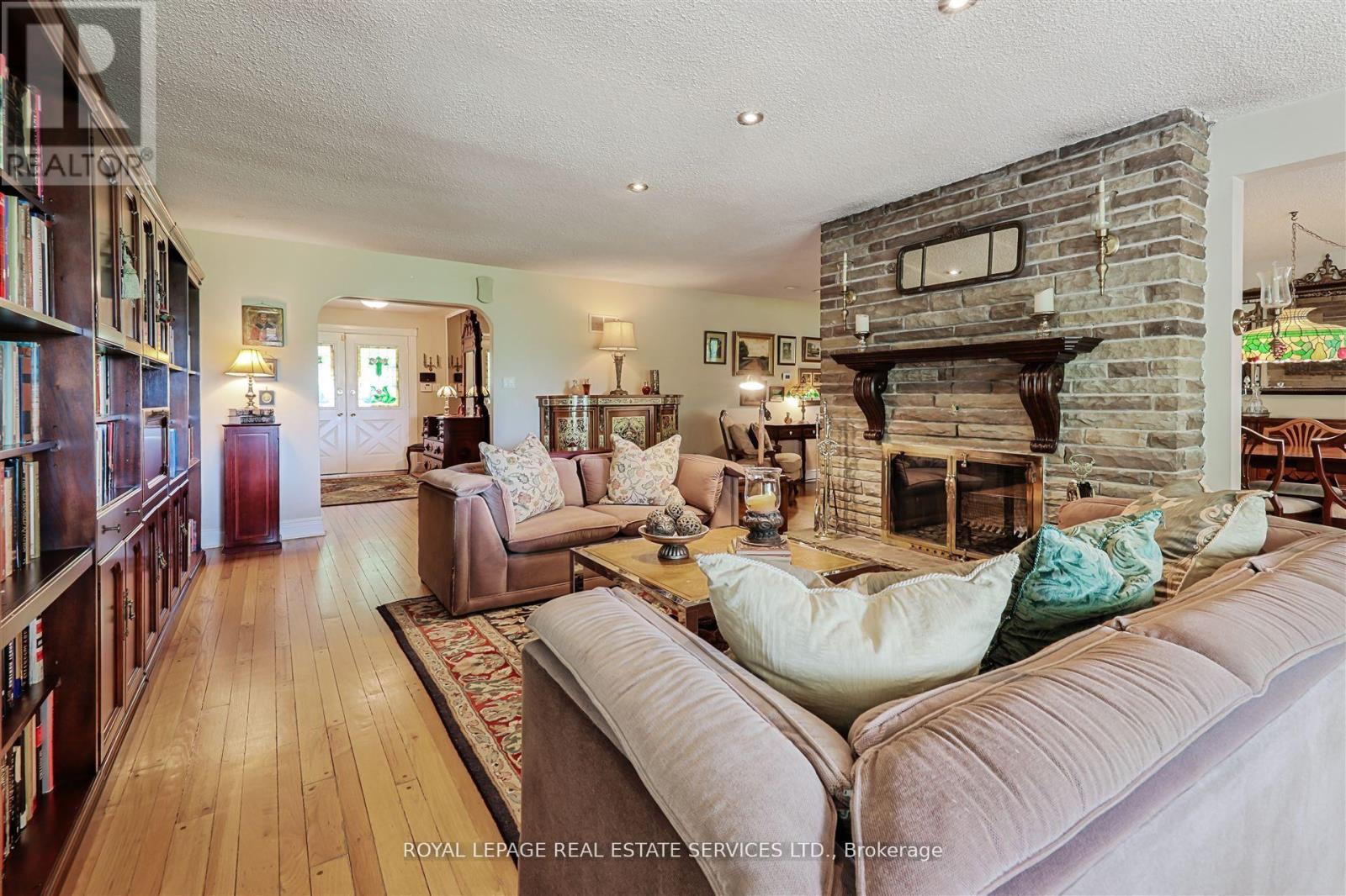 15624 Hurontario Street, Caledon, Ontario  L7C 2C4 - Photo 11 - W12451339