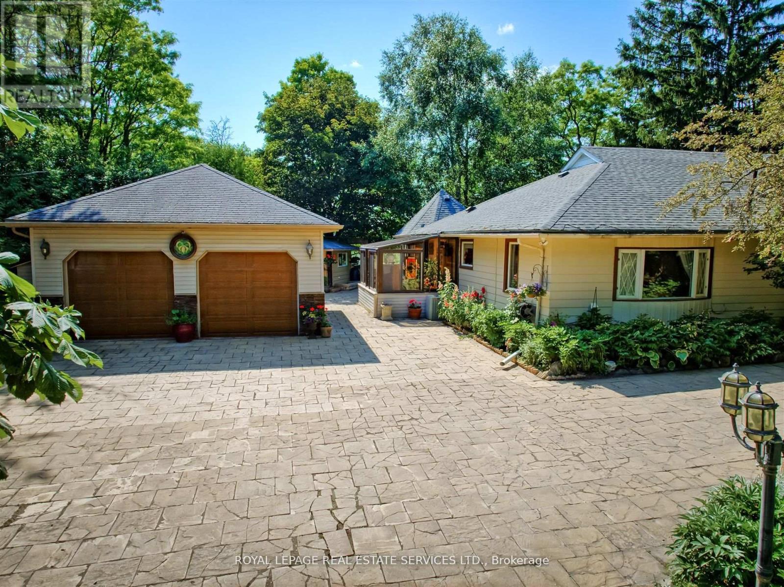 15624 Hurontario Street, Caledon, Ontario  L7C 2C4 - Photo 7 - W12451339