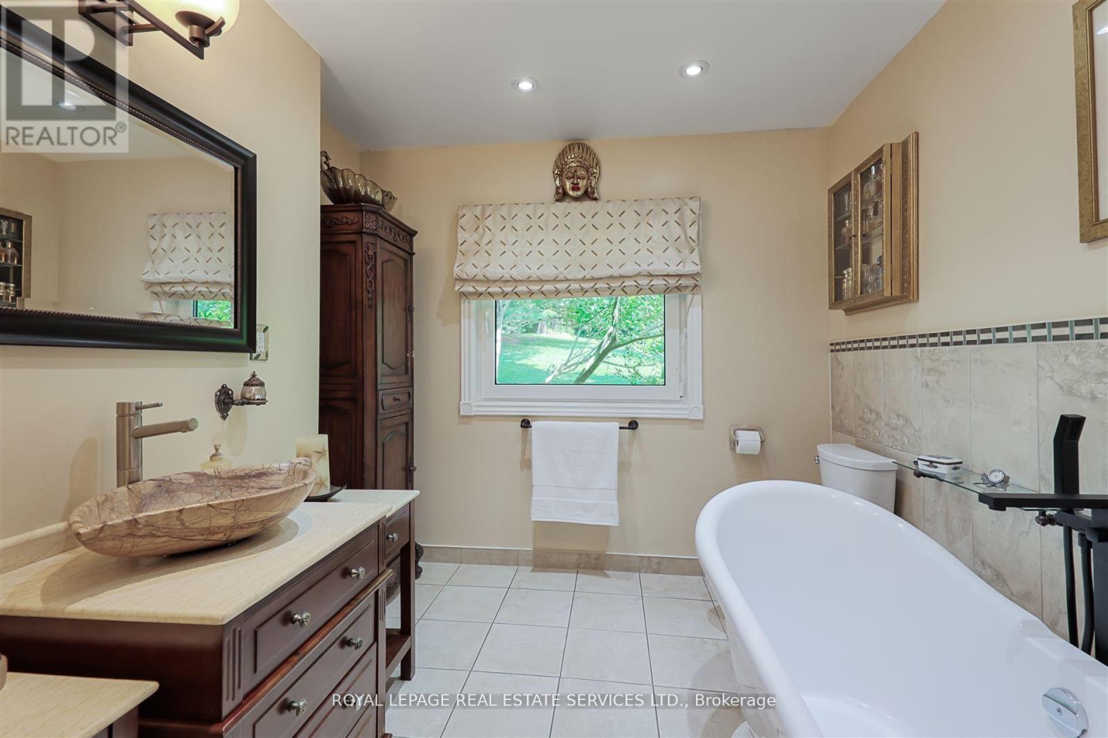 15624 Hurontario Street, Caledon, Ontario  L7C 2C4 - Photo 22 - W12451339
