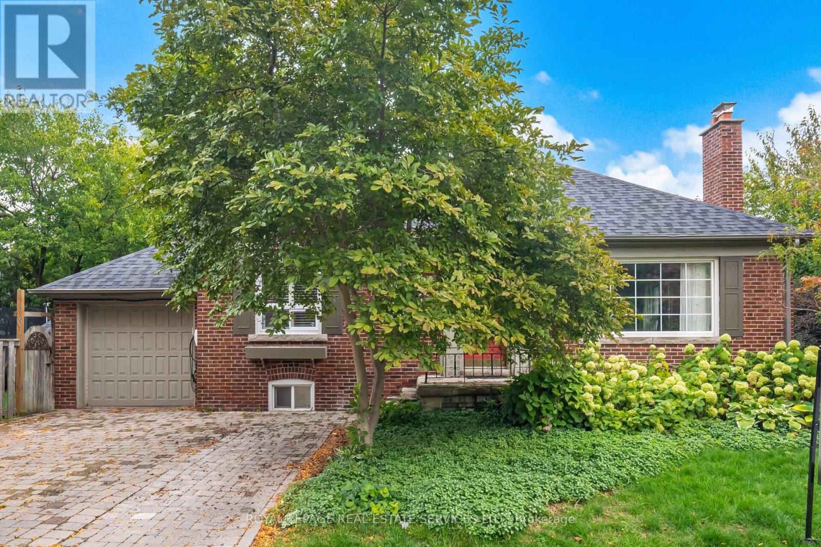 27 LOTHIAN AVENUE, Toronto, Ontario