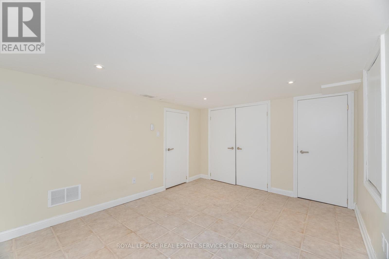 27 Lothian Avenue, Toronto, Ontario  M8Z 4J9 - Photo 24 - W12451557