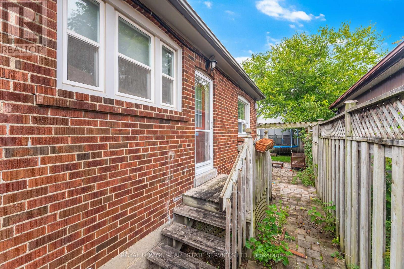 27 Lothian Avenue, Toronto, Ontario  M8Z 4J9 - Photo 28 - W12451557