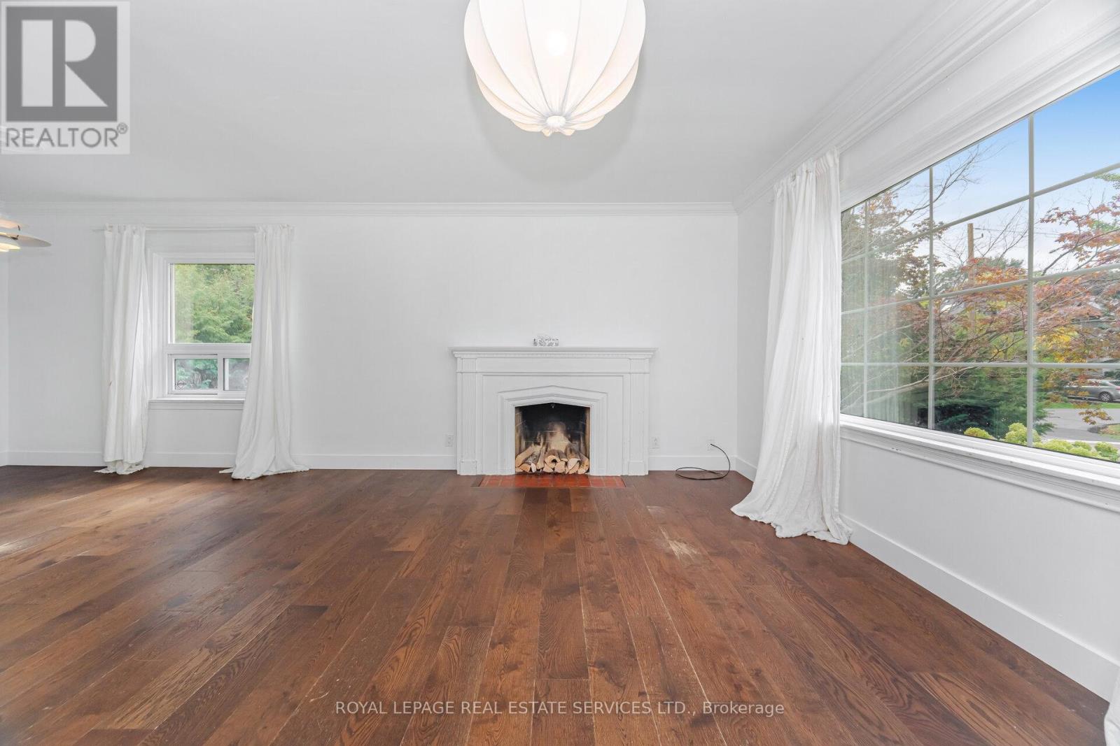 27 Lothian Avenue, Toronto, Ontario  M8Z 4J9 - Photo 5 - W12451557
