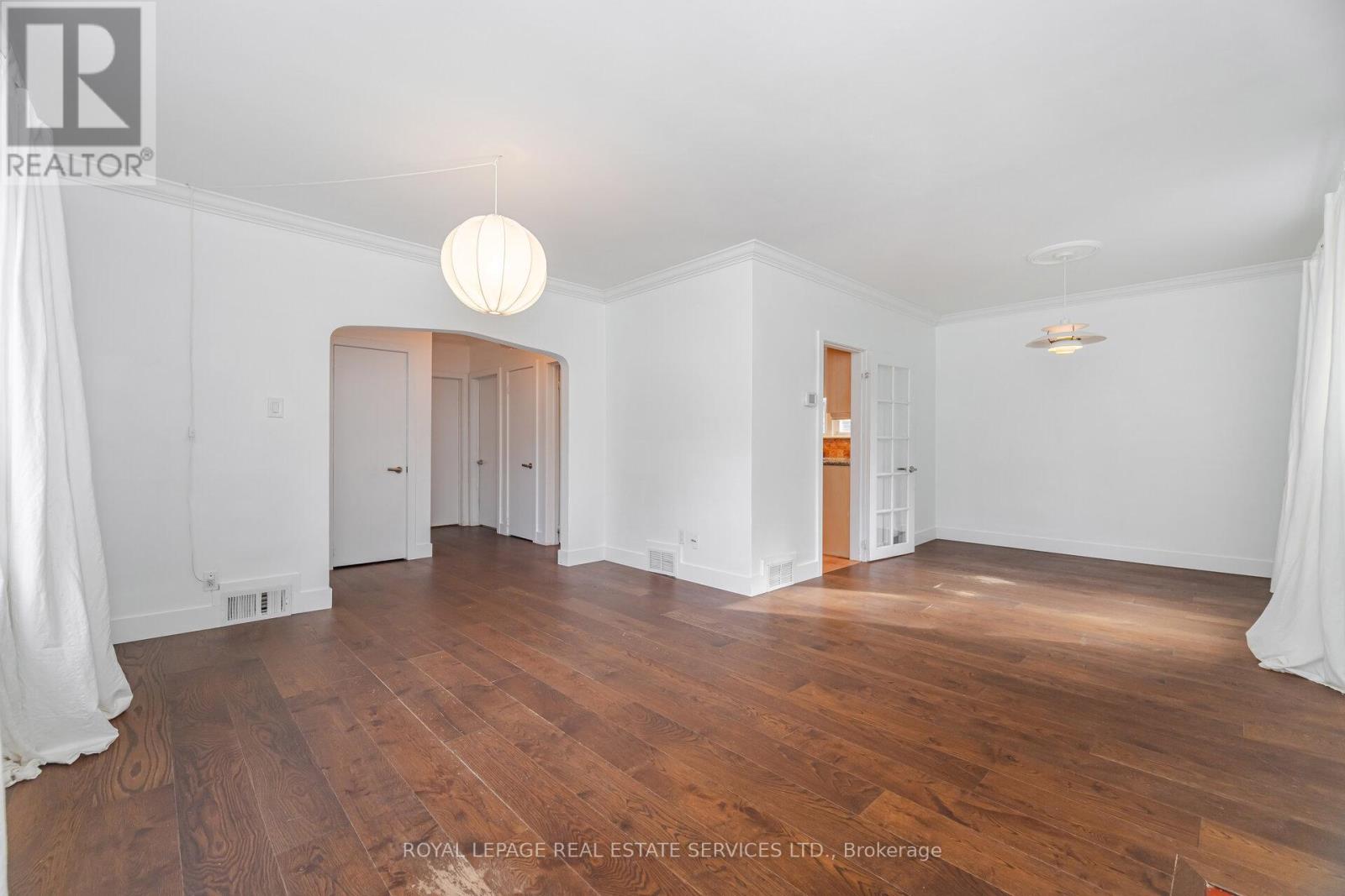 27 Lothian Avenue, Toronto, Ontario  M8Z 4J9 - Photo 6 - W12451557