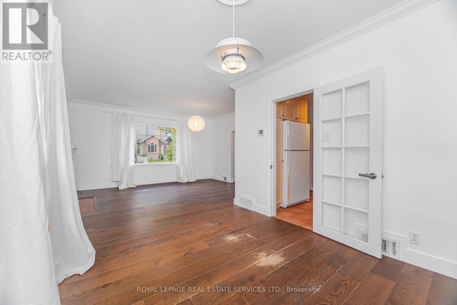27 Lothian Avenue, Toronto, Ontario  M8Z 4J9 - Photo 7 - W12451557