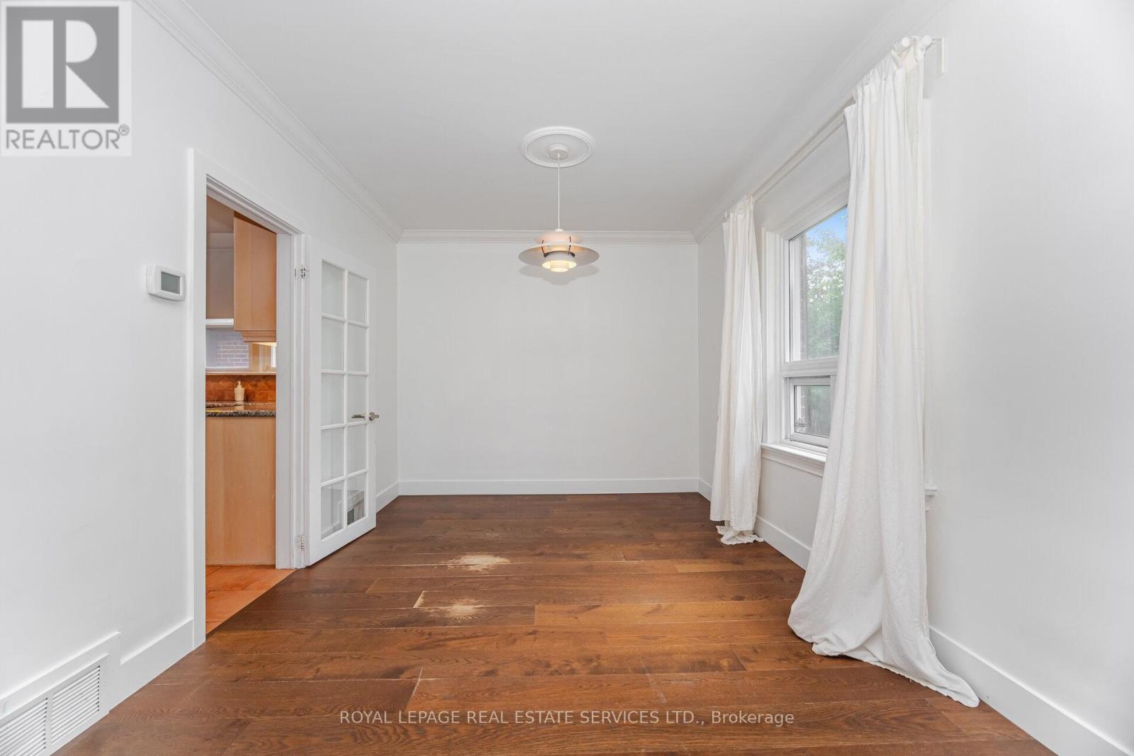 27 Lothian Avenue, Toronto, Ontario  M8Z 4J9 - Photo 8 - W12451557