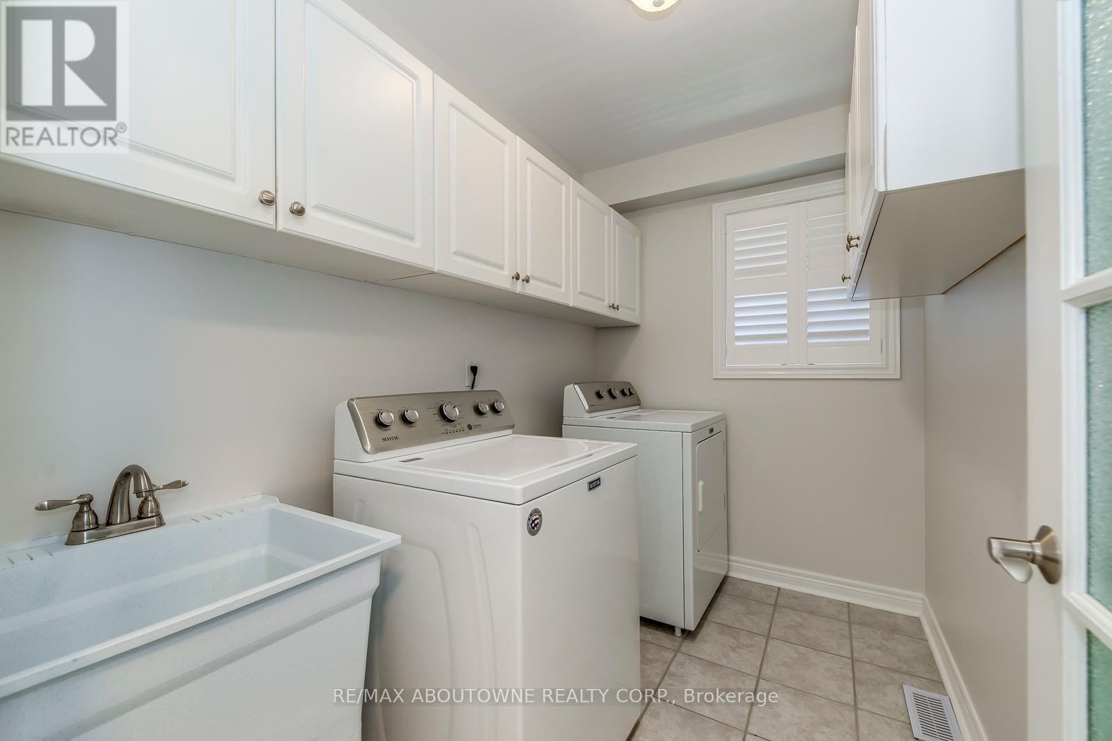 2491 Logan Avenue, Oakville, Ontario  L6H 6S1 - Photo 17 - W12451563