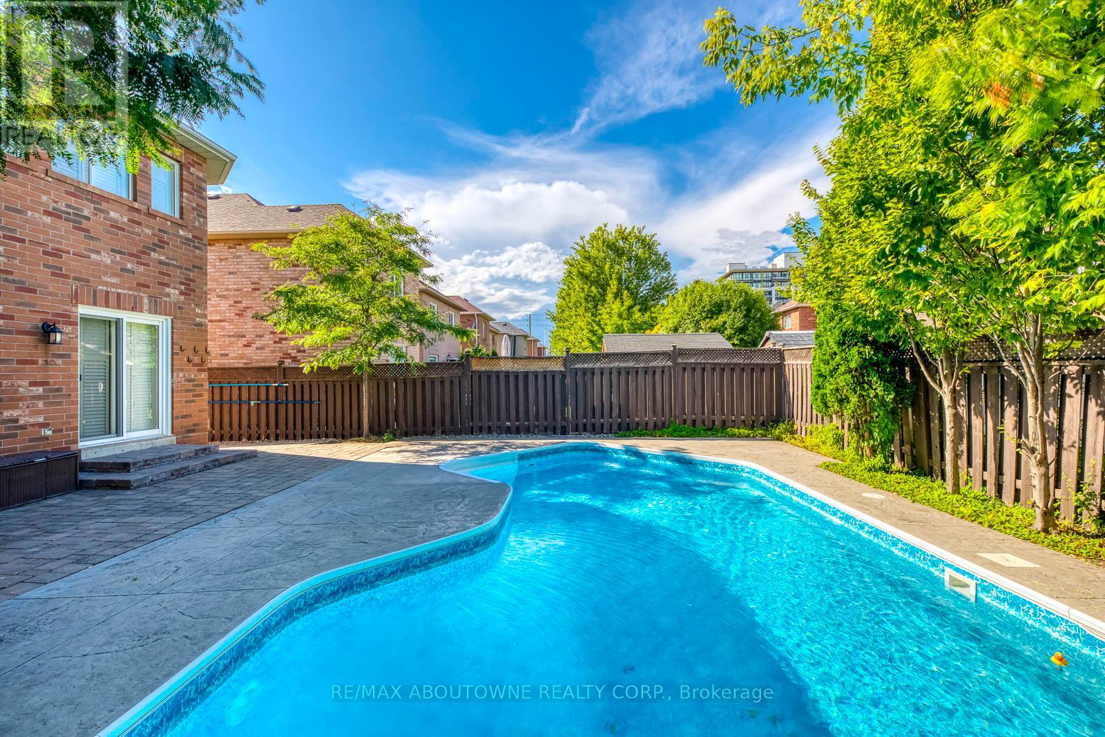 2491 Logan Avenue, Oakville, Ontario  L6H 6S1 - Photo 39 - W12451563